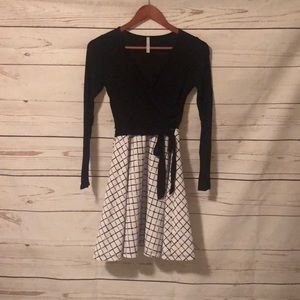 Black and white Gilli dress- Size small